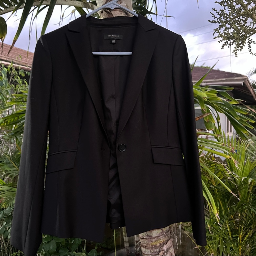 Ann Taylor black blazer